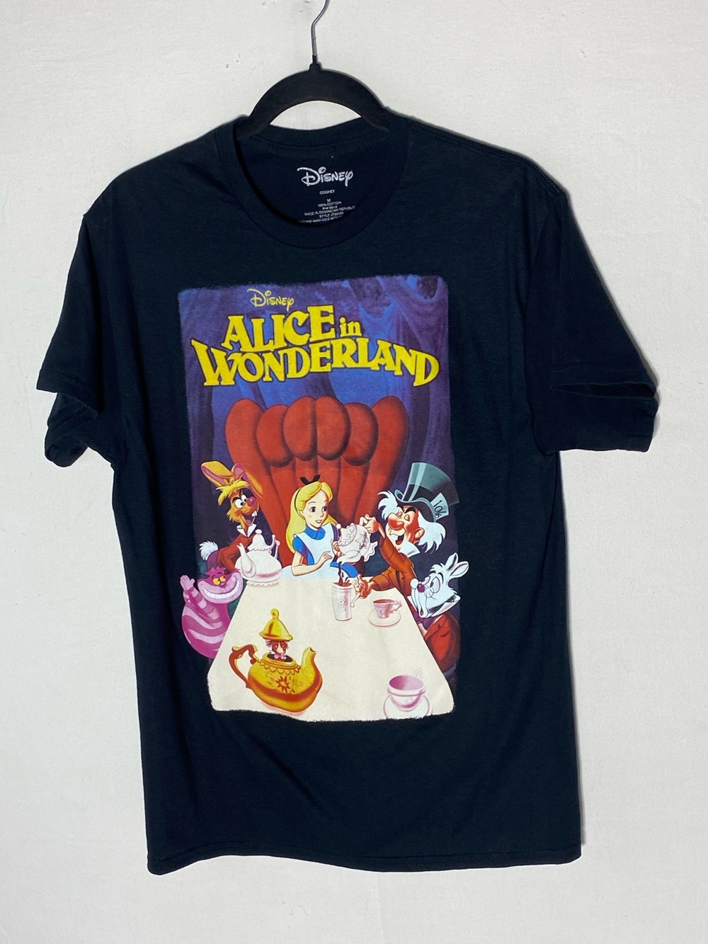 Disney Alice in Wonderland Vintage Mad Hatter Tea Party Graphic Tee M Retro